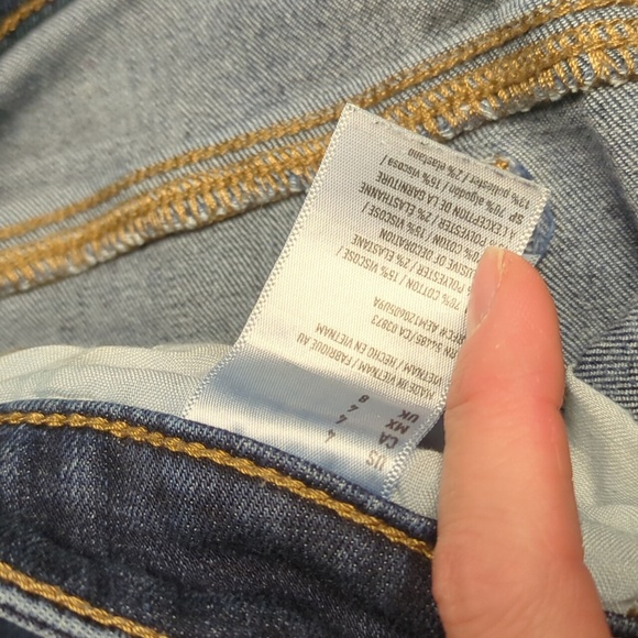AEO Dark Wash Cutoff Hi-Rise Shortie - Picture 3 of 4